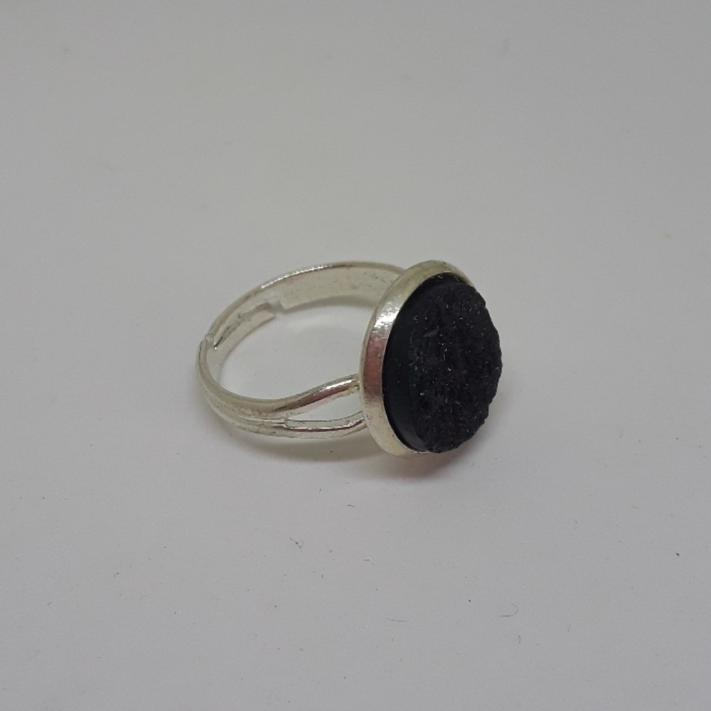 Black ring - Picture 2 of 2
